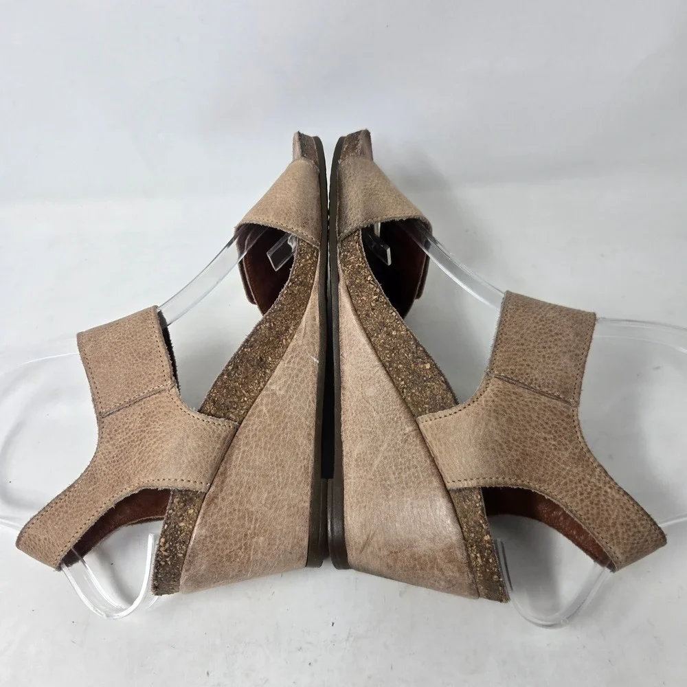 Taos Tan Leather Wedge Sandals Button‎ Accent Comfort Cork Footbed Womens 37